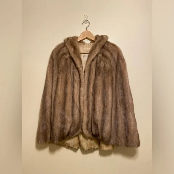 FURS BY EDWARD GLASSER CHICAGO Vintage Brown Fur Poncho / CAPE. One size - Picture 1 of 11